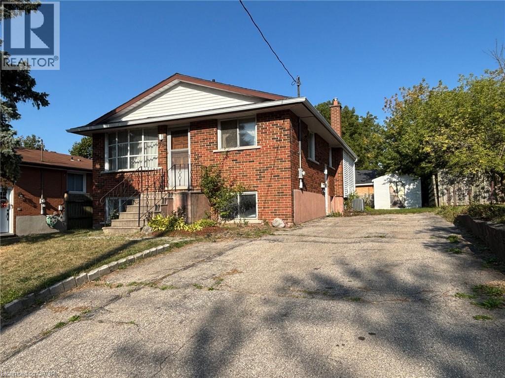 79 Henry St, Cambridge, ON N1R 6C8