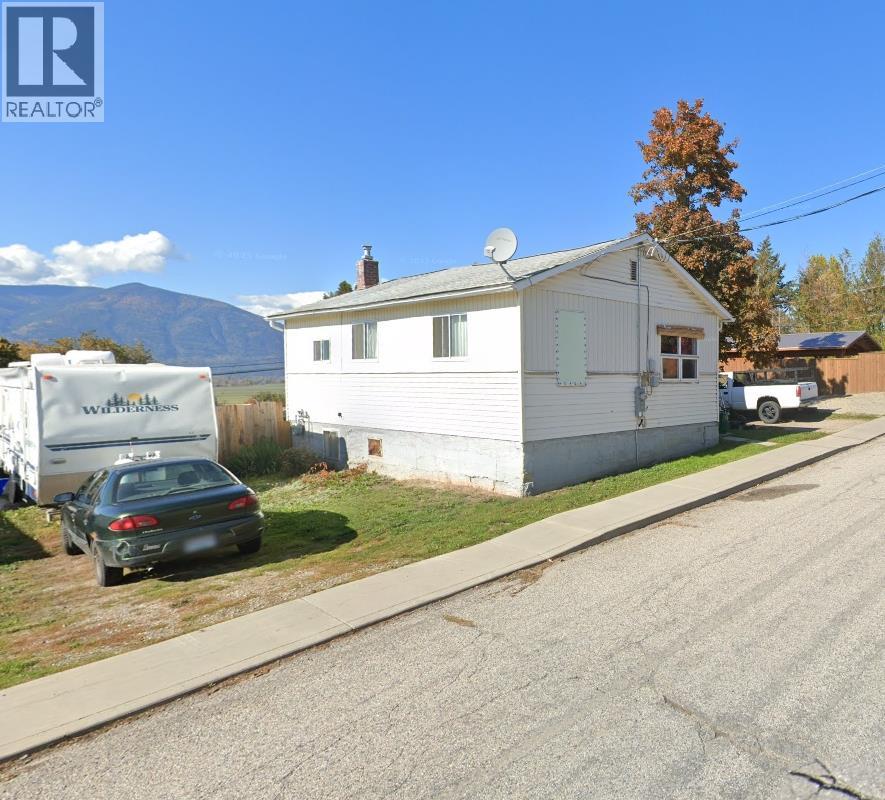 229 9 Avenue South, Creston, BC V0B 1G3
