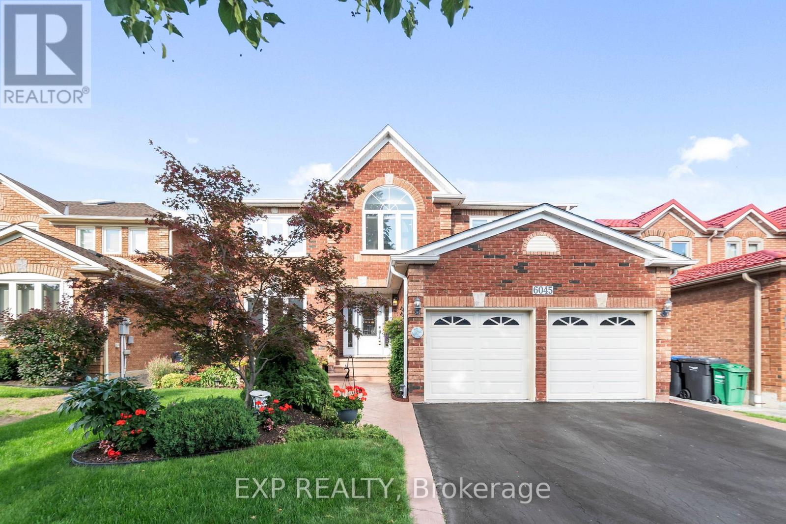 6045 St Ives Way, Mississauga, ON L5N 4M2