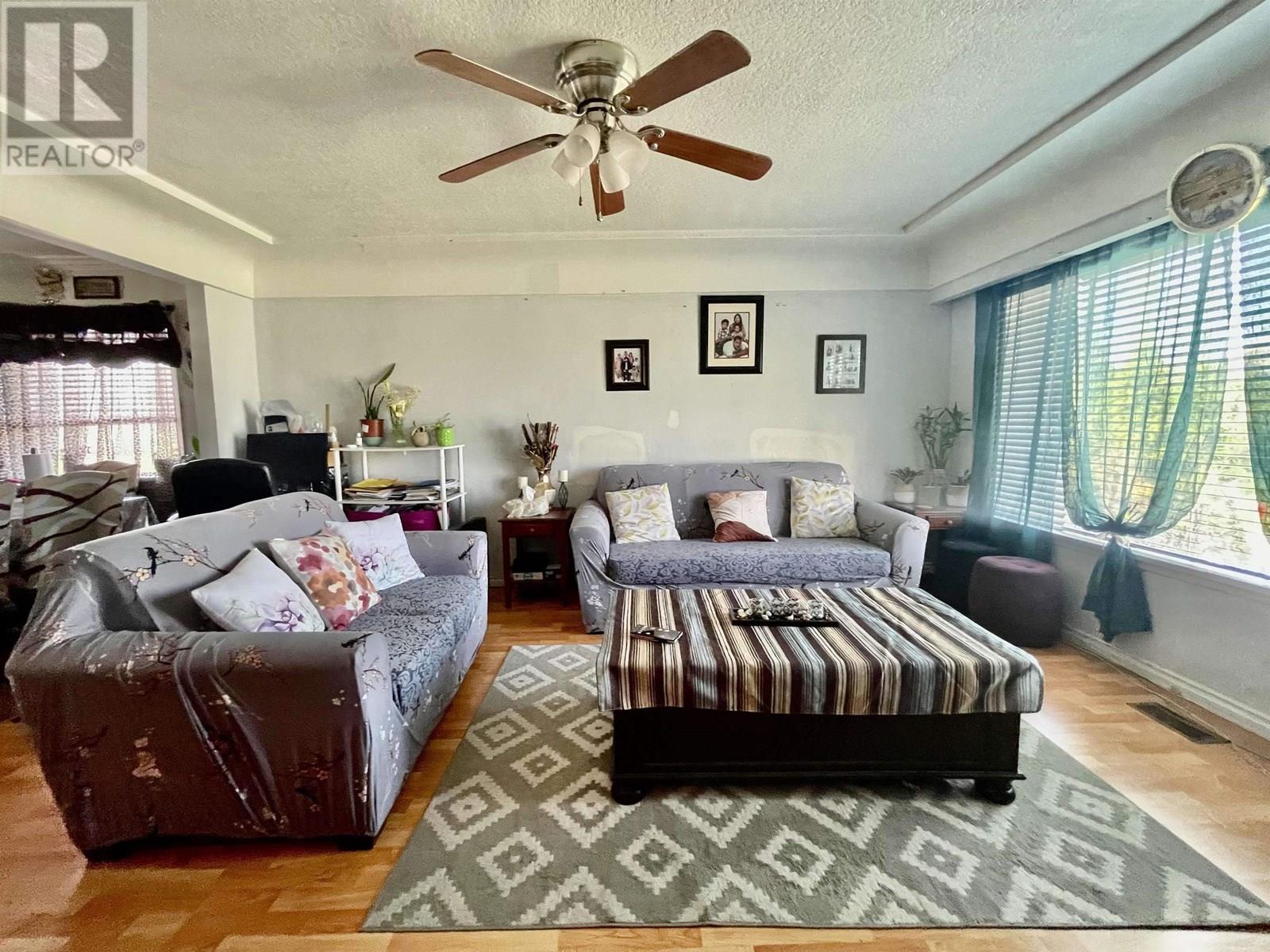 318 Hampton St, New Westminster, BC V3M 5M1