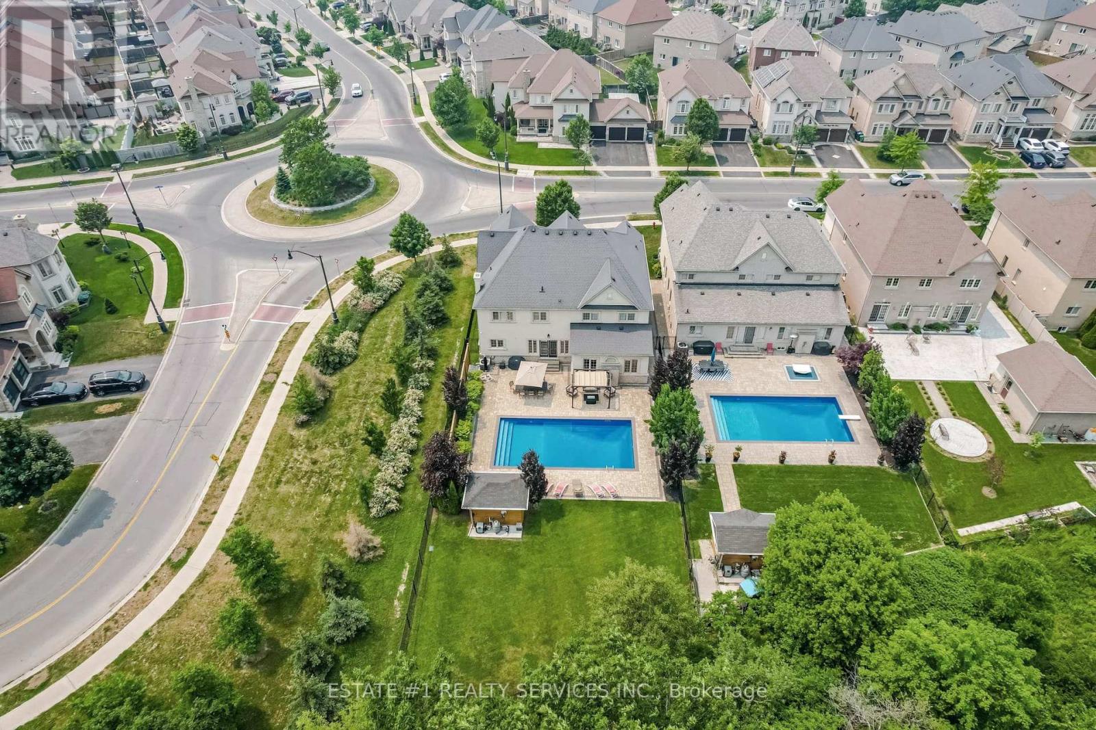 113 Royal West Dr, Brampton Credit Valley, ON L6X 0V4