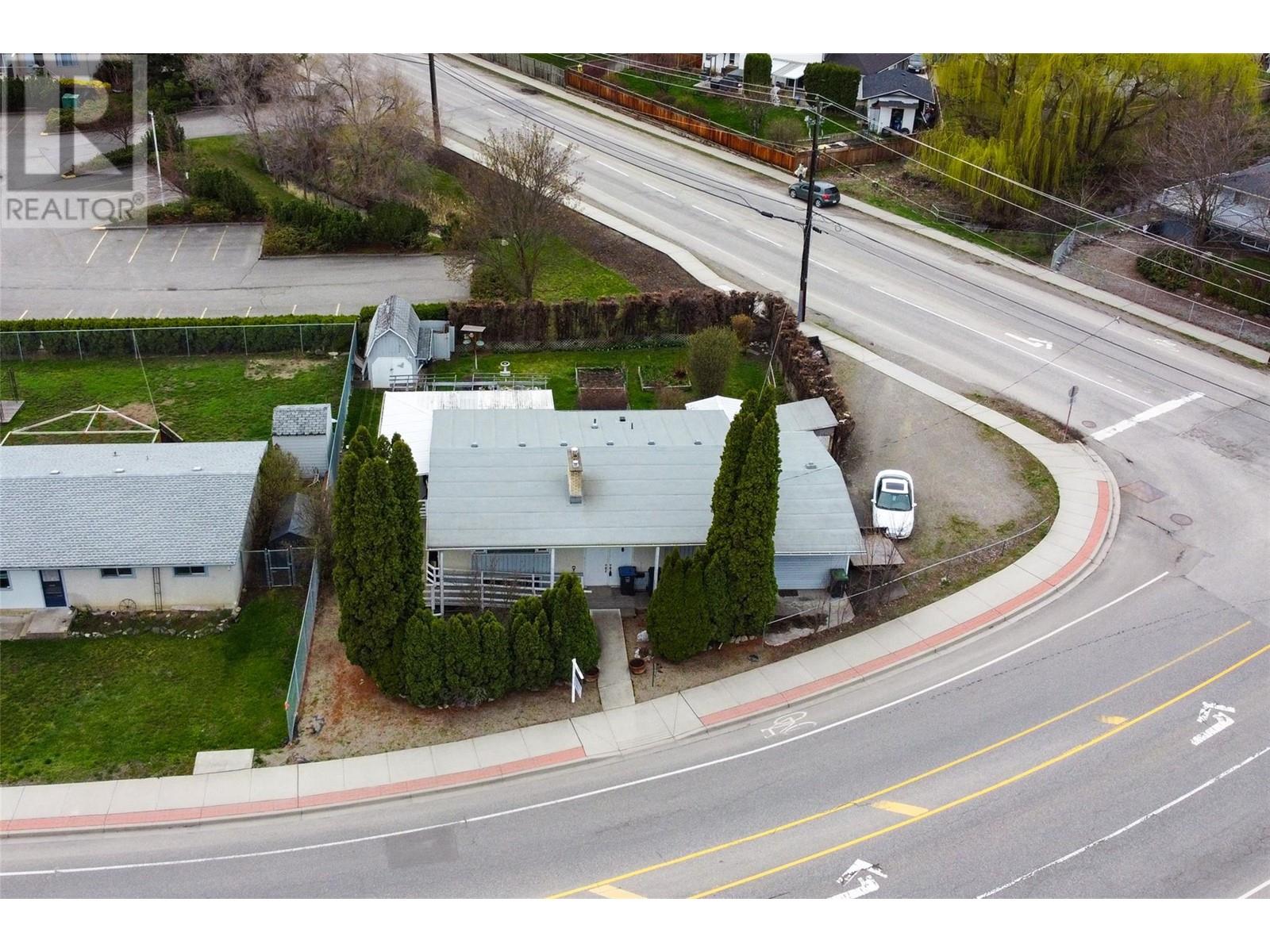 1911 Cross Rd, Kelowna, BC V1V 2E4