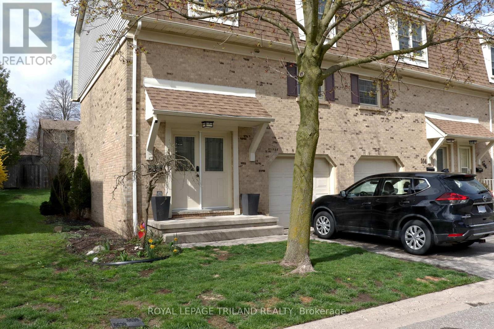 102 900 Pond View Rd, London, ON N5Z 4H7