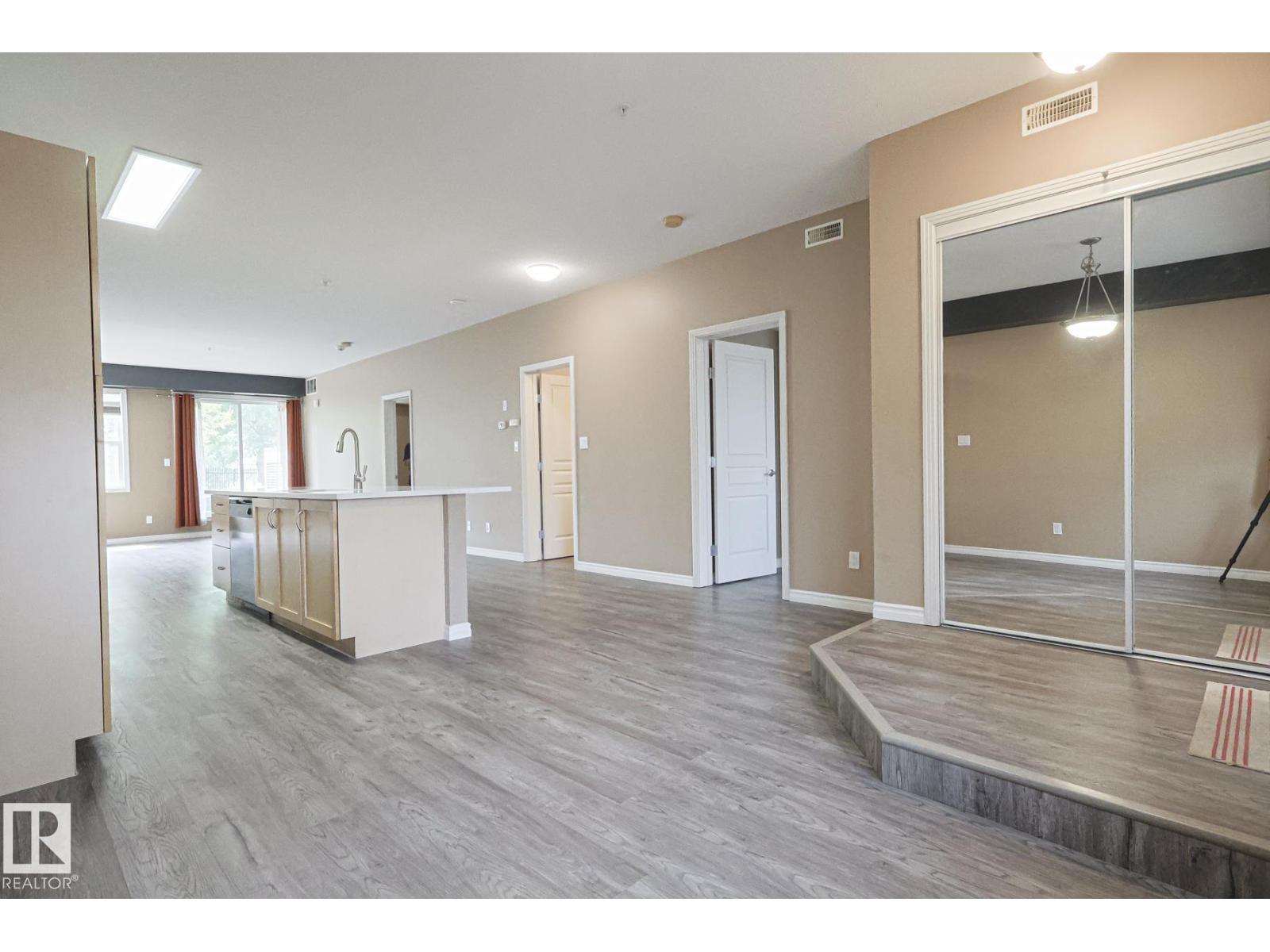 9507 101 Avenue Northwest #113, Edmonton, AB T5H 4R1
