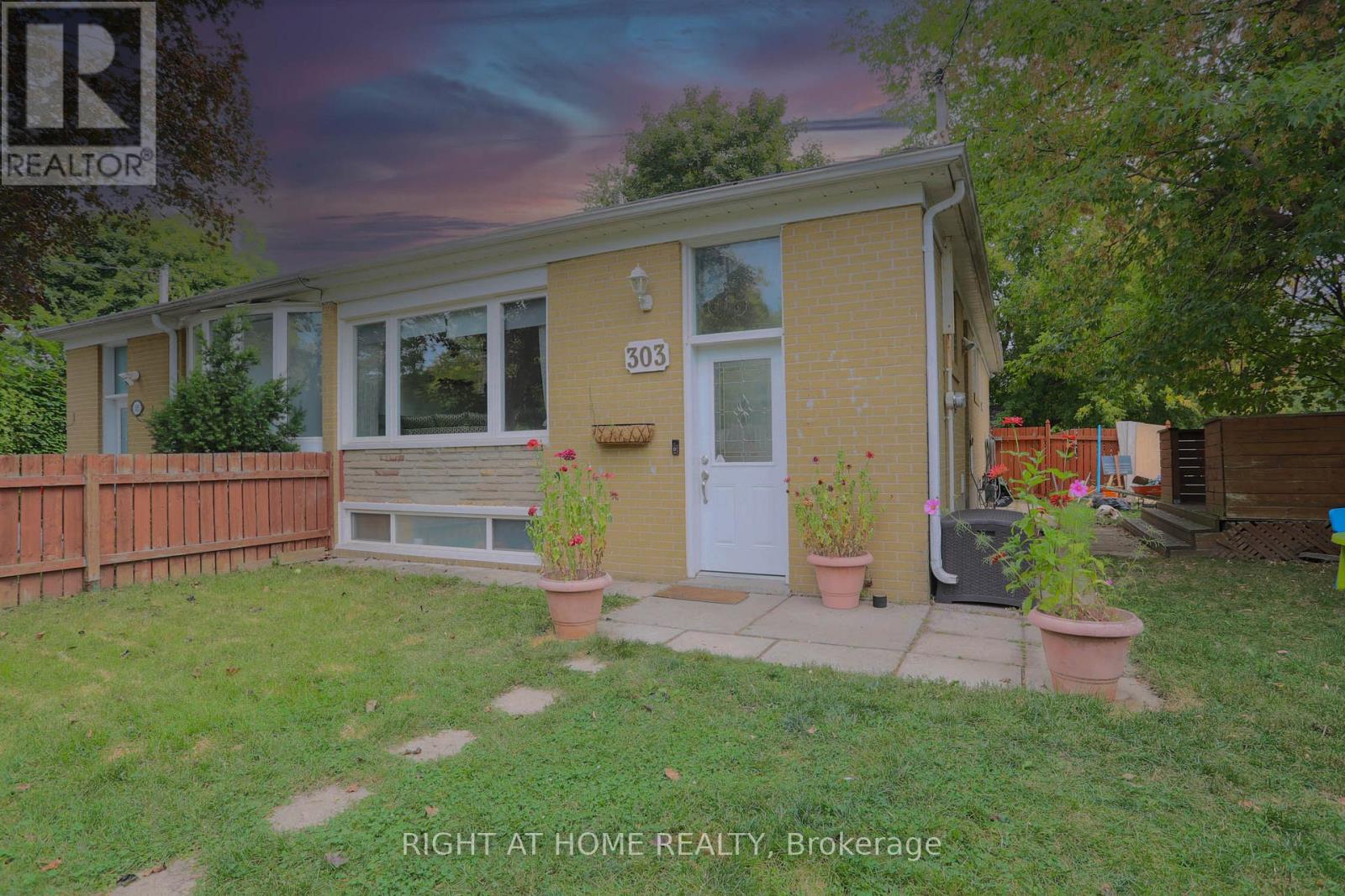 303 Blue Grass Blvd, Richmond Hill, ON L4C 3H3