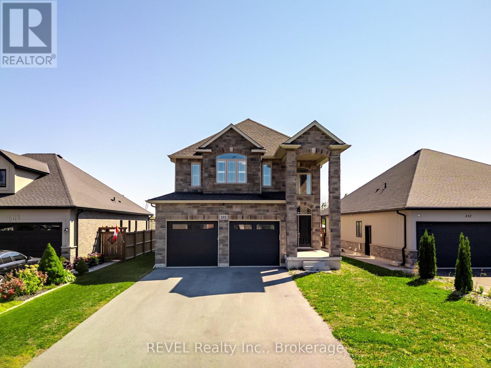 202 Viger Dr, Welland, ON L3B 1A5