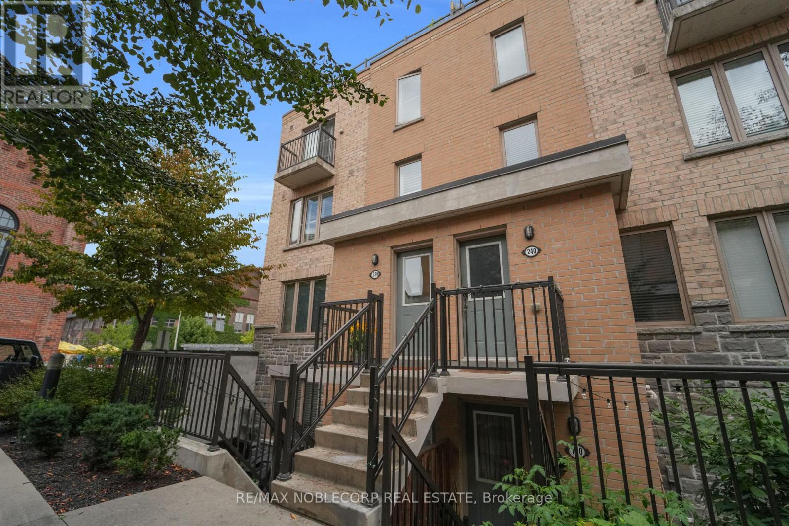 239 13 Foundry Ave, Toronto Junction Area, ON M6H 0A9