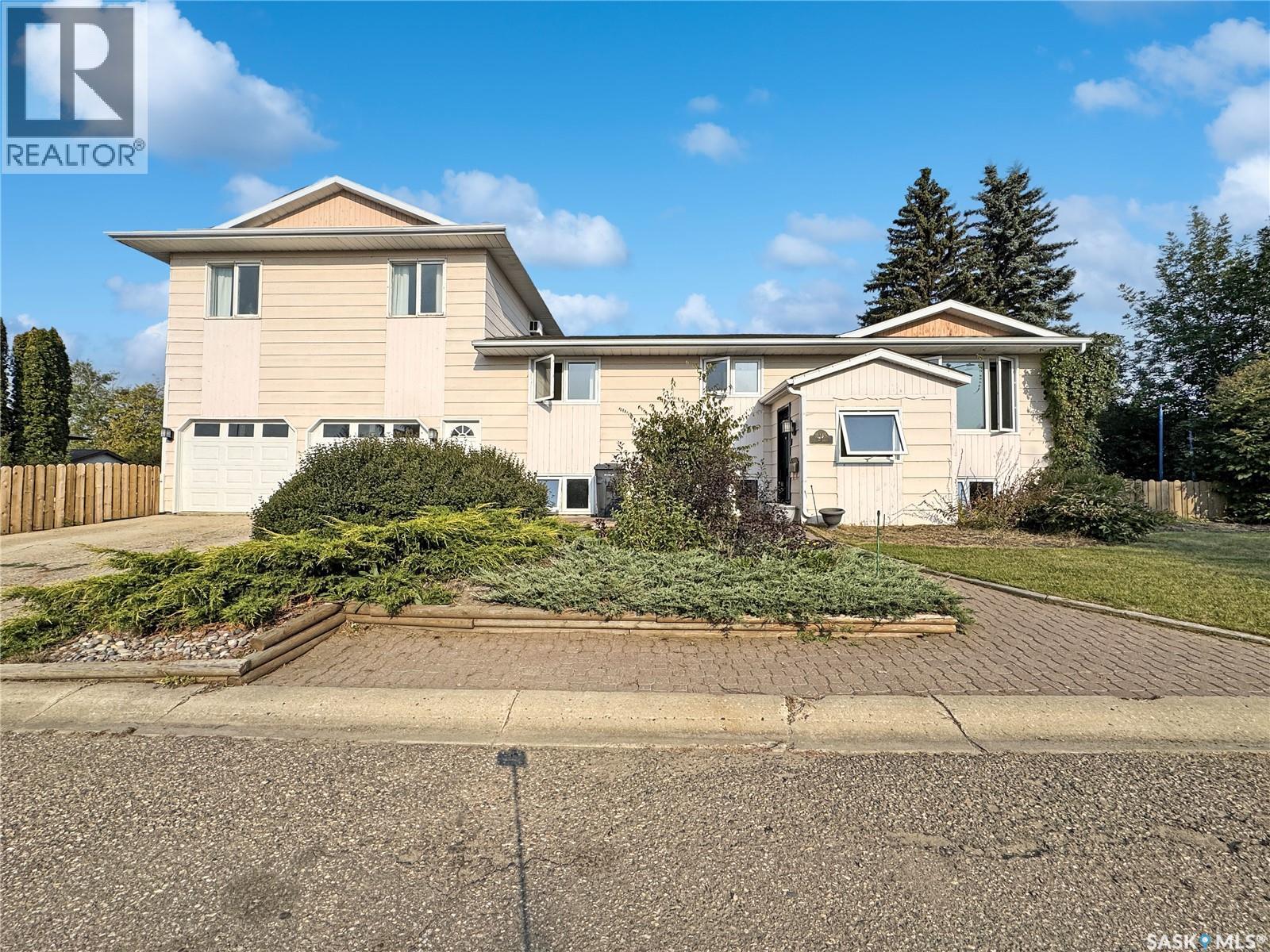 11345 Clark Dr, North Battleford, SK S9A 3P6