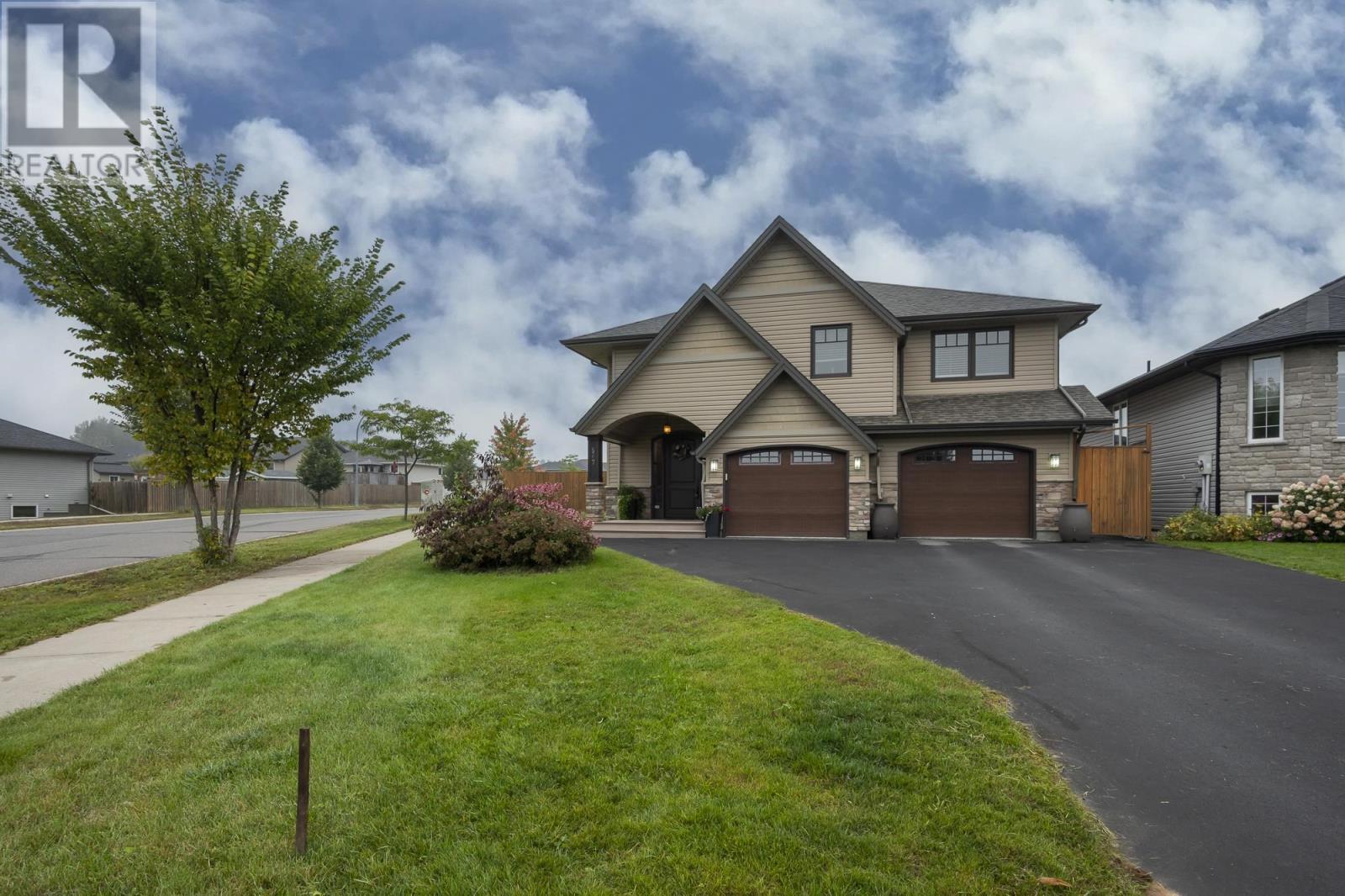 567 Fireweed Bay, Thunder Bay, ON P7G 4A7