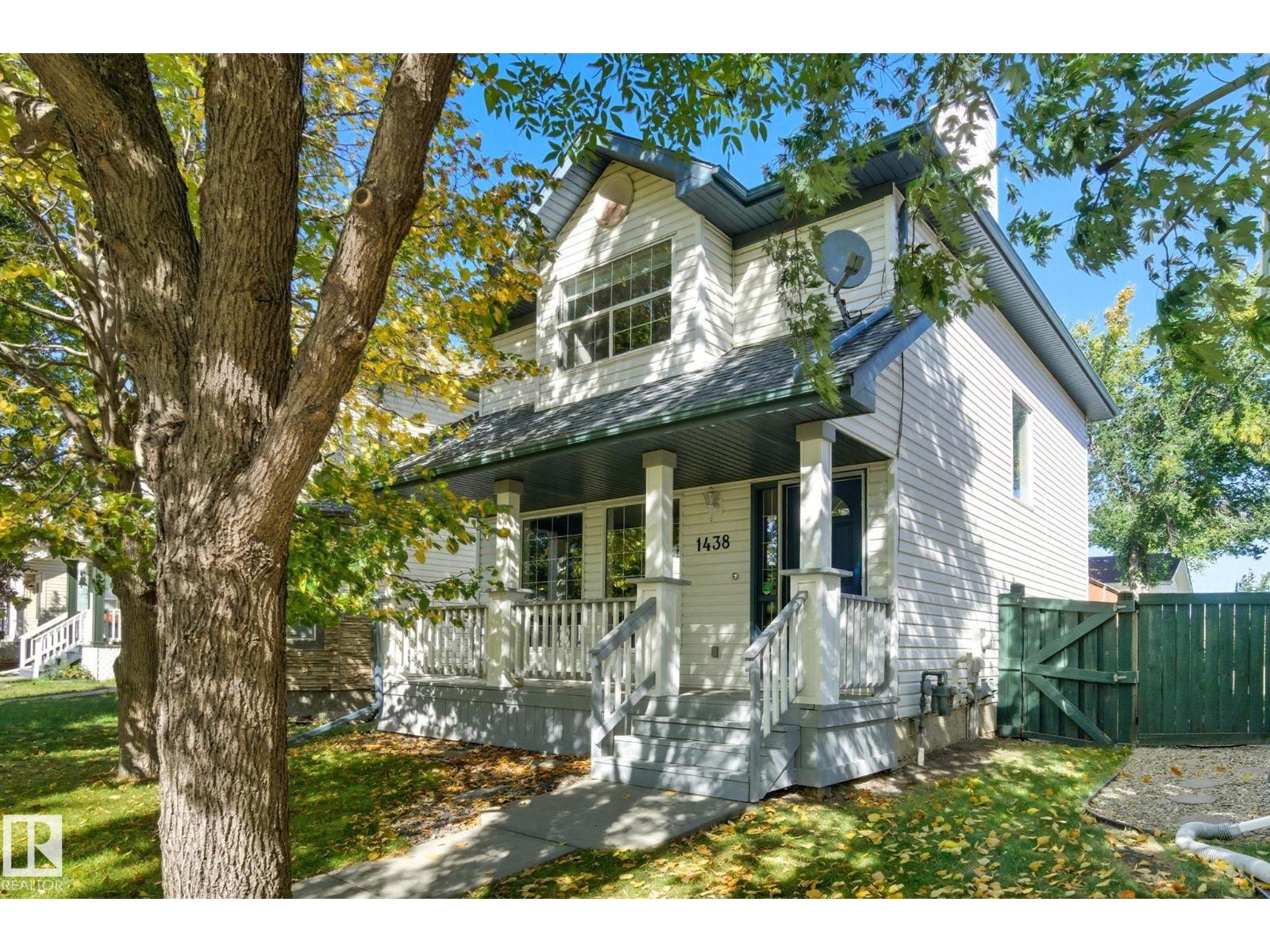1438 Grant Way NW, Edmonton, AB T5T 6L3