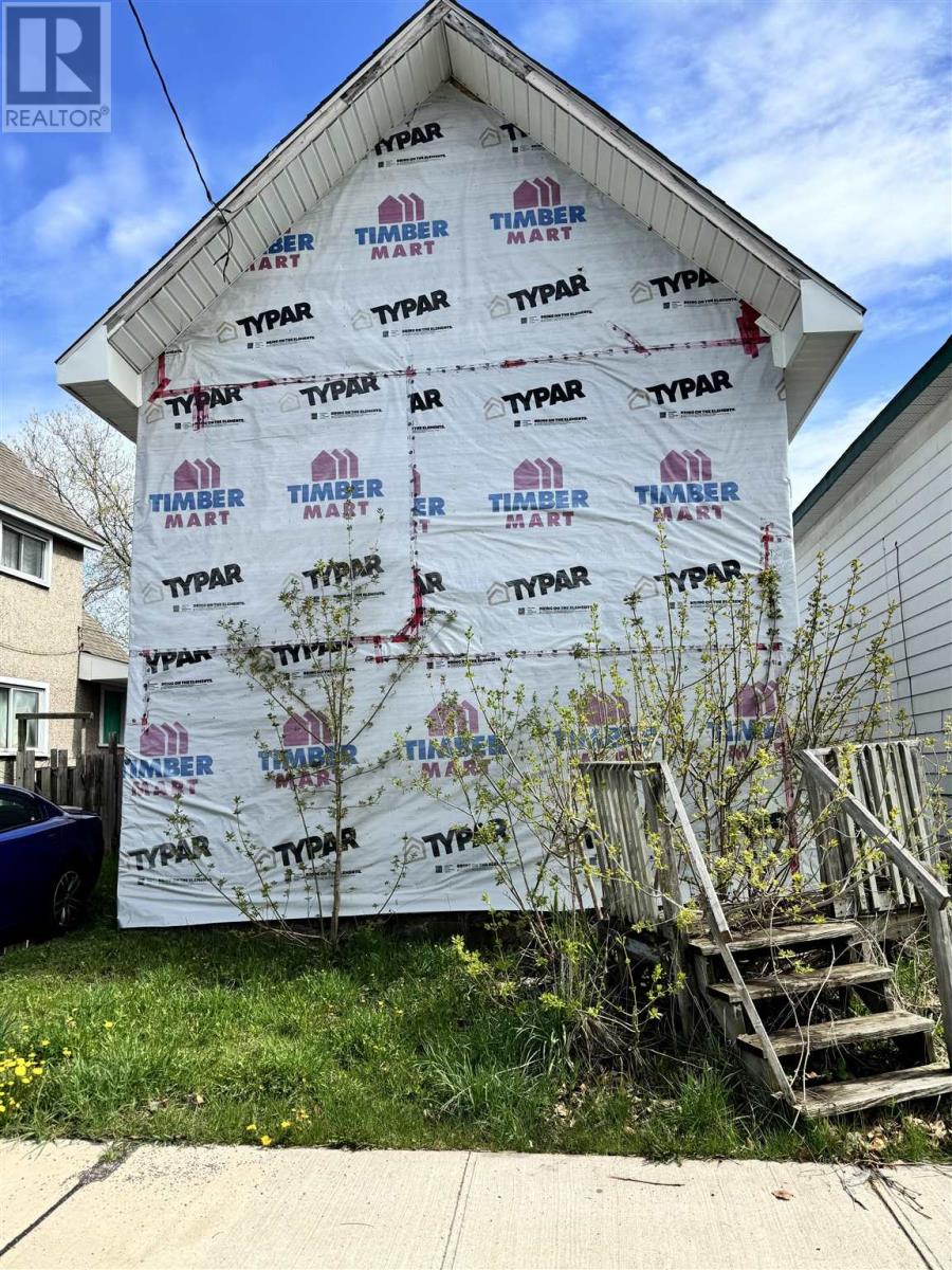 8 Grace St, Sault Ste. Marie, ON P6A 2S6