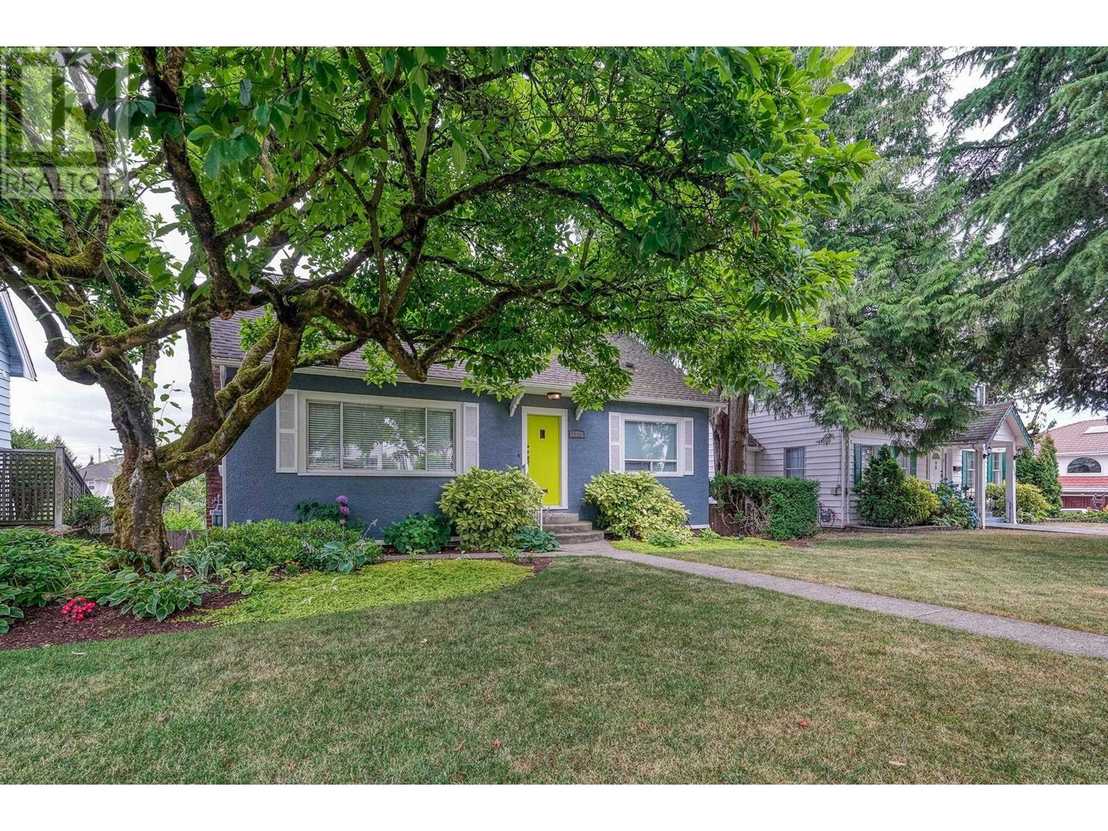 1838 Edinburgh St, New Westminster, BC V3M 2X3