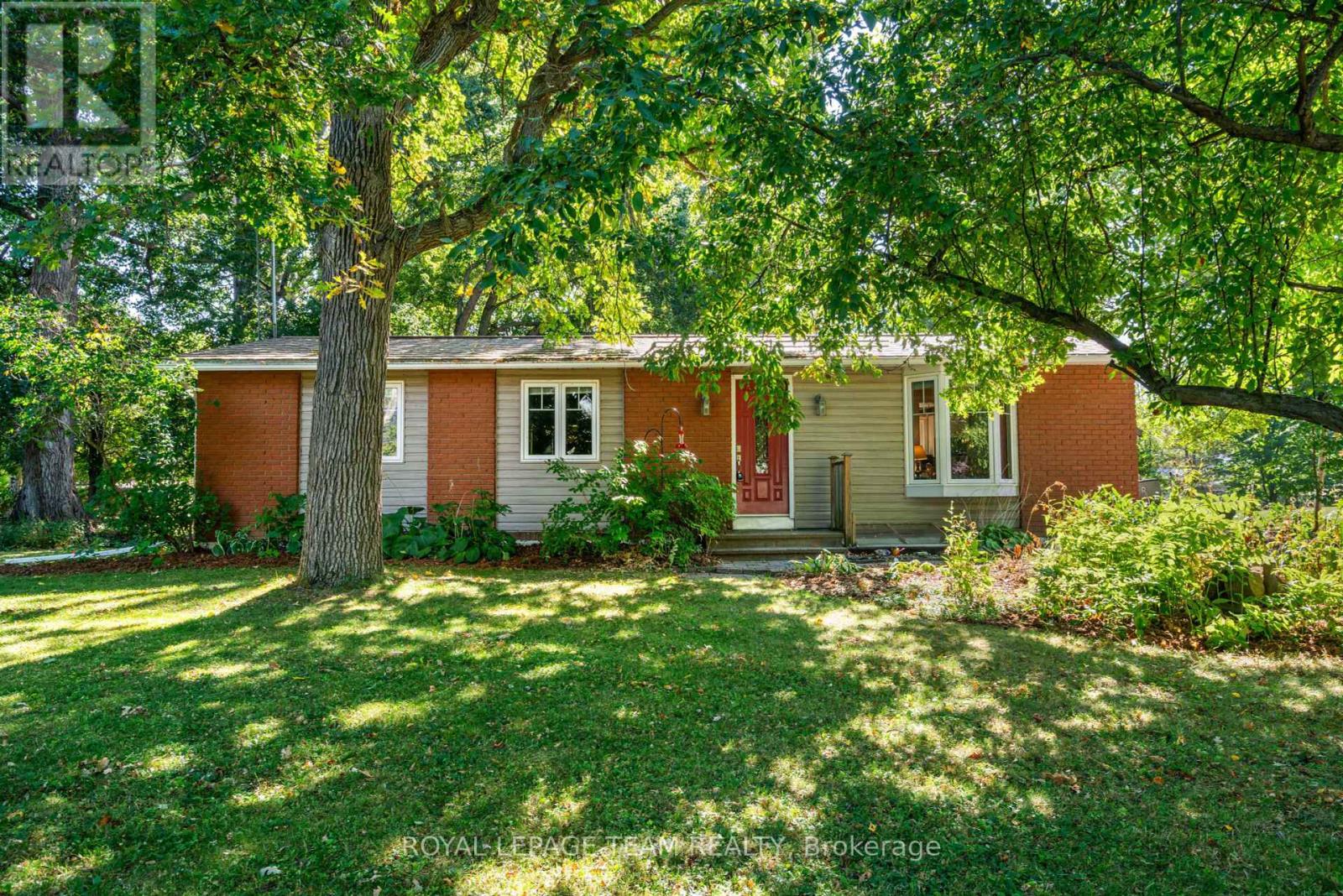 11 Sutton Dr, Edwardsburgh/Cardinal, ON K0E 1T1