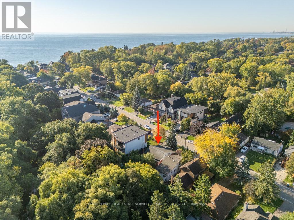 945 Beechwood Ave, Mississauga, ON L5G 4E3