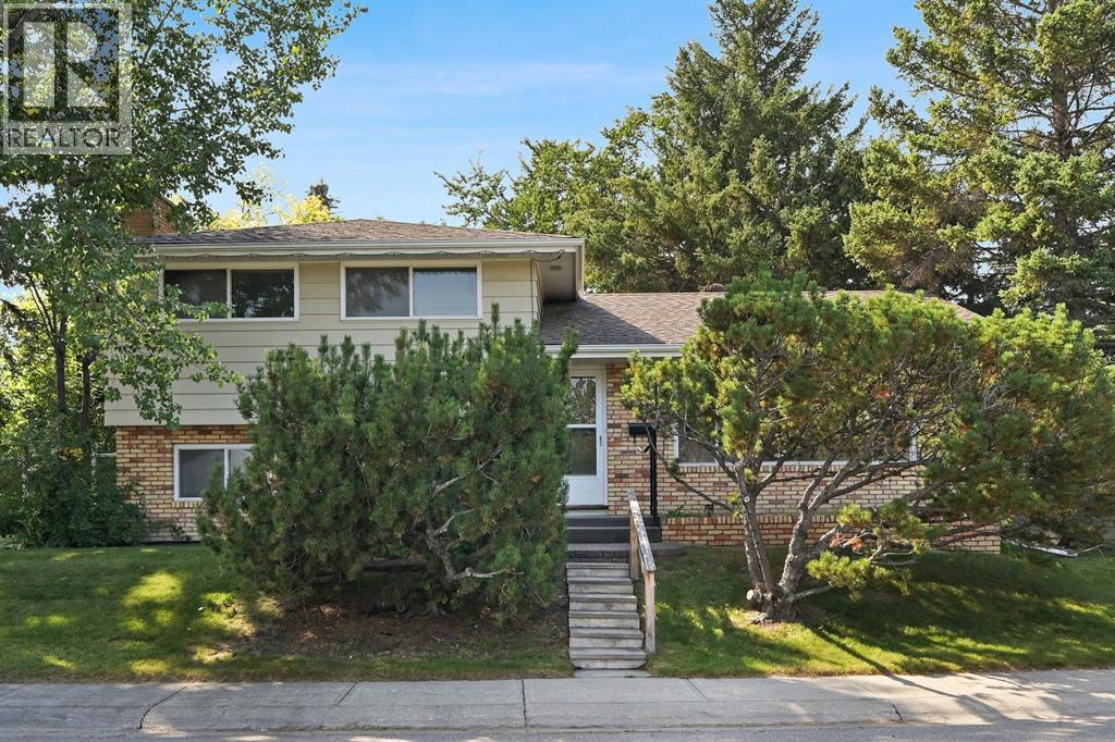 9807 Palistone Rd SW, Calgary, AB T2V 3W1