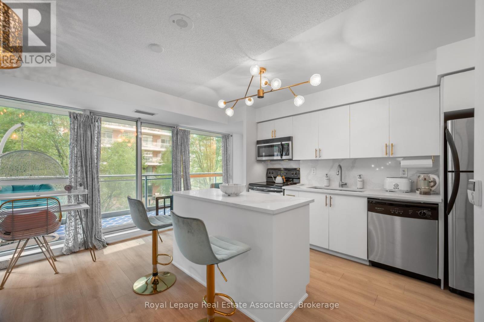 222 80 Western Battery Rd, Toronto, ON M6K 3S1