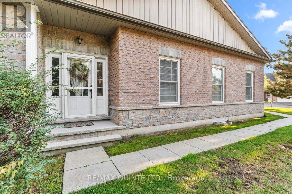 23 1 Rosemary Ct, Prince Edward County Picton Ward, ON K0K 2T0
