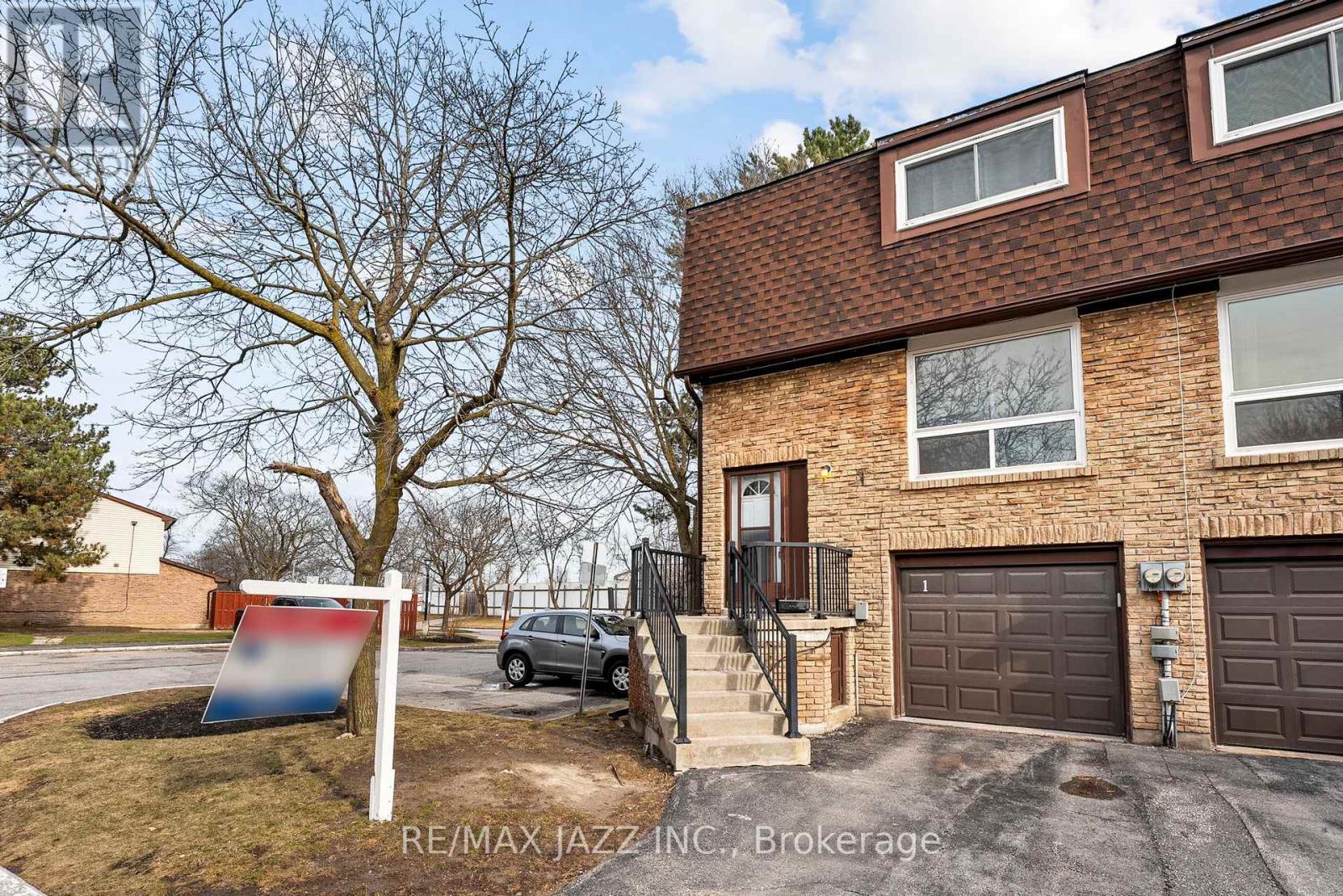 1 222 Pearson St, Oshawa, ON L1G 7C6