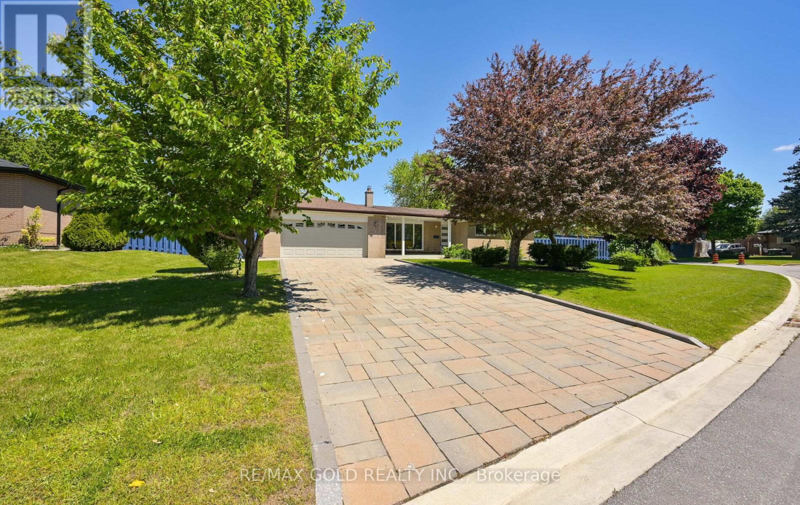 15 Flavian Cres, Brampton, ON L6T 3P2