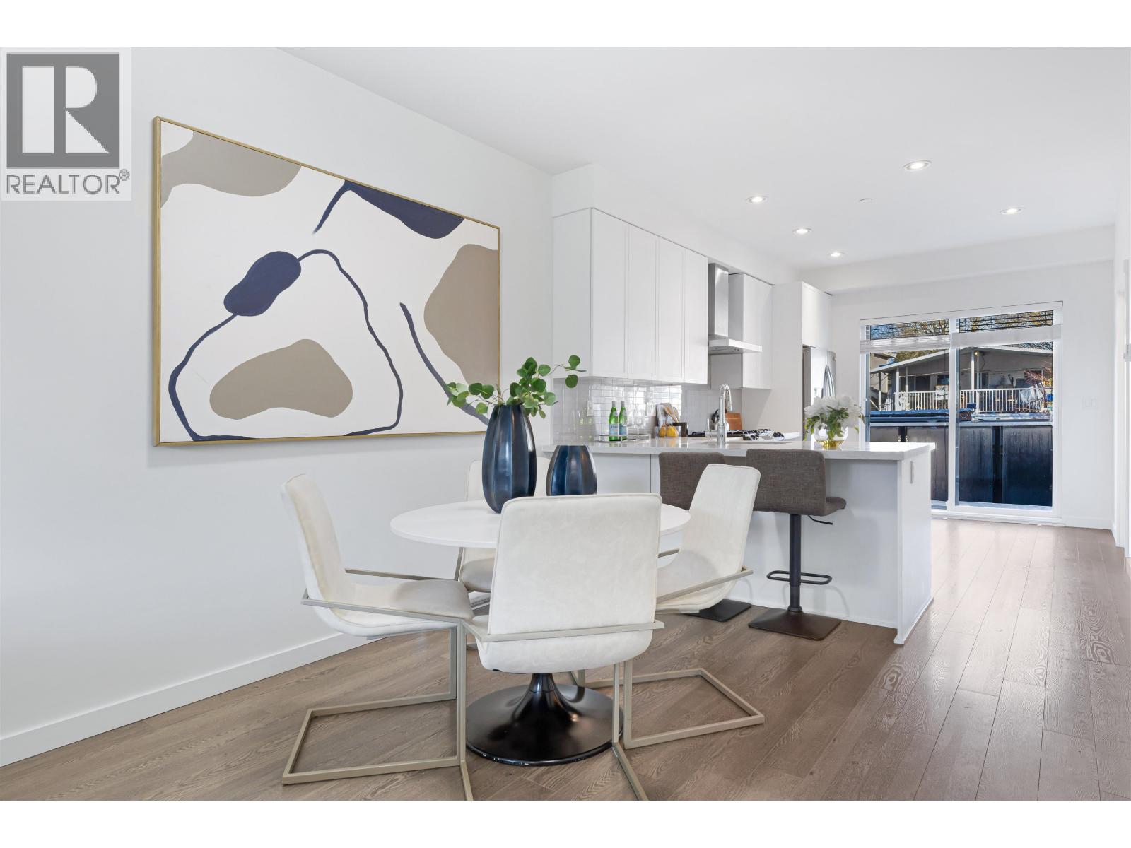 2763 Duke St, Vancouver, BC V5R 4S8