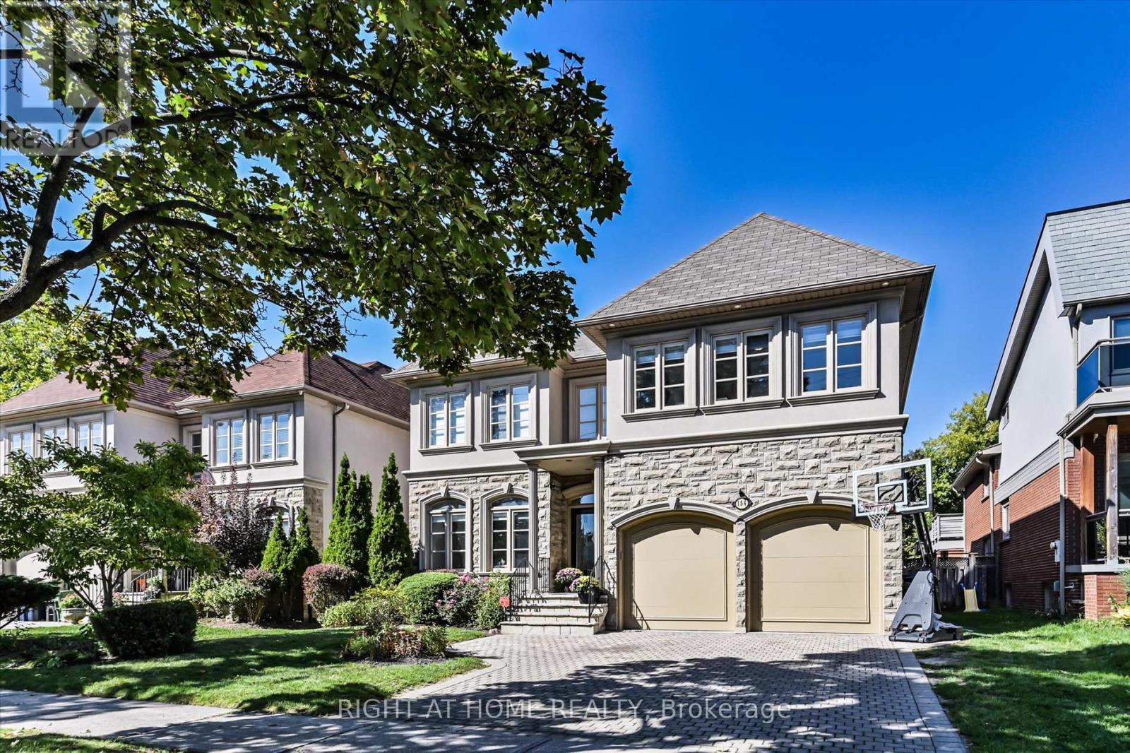 154 Charlton Blvd, Toronto, ON M2R 2J1