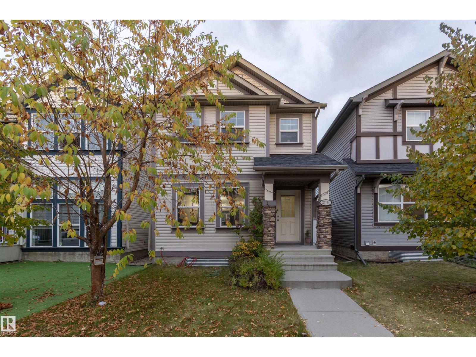 3019 Arthurs Cr SW, Edmonton, AB T6W 2H9
