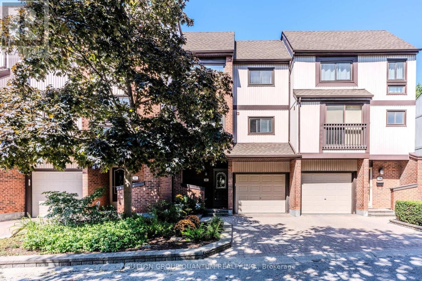 15 1020 Walden Cir, Mississauga, ON L5J 4J9