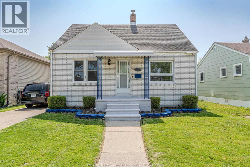 2367 Meighen, Windsor, ON N8W 4B8