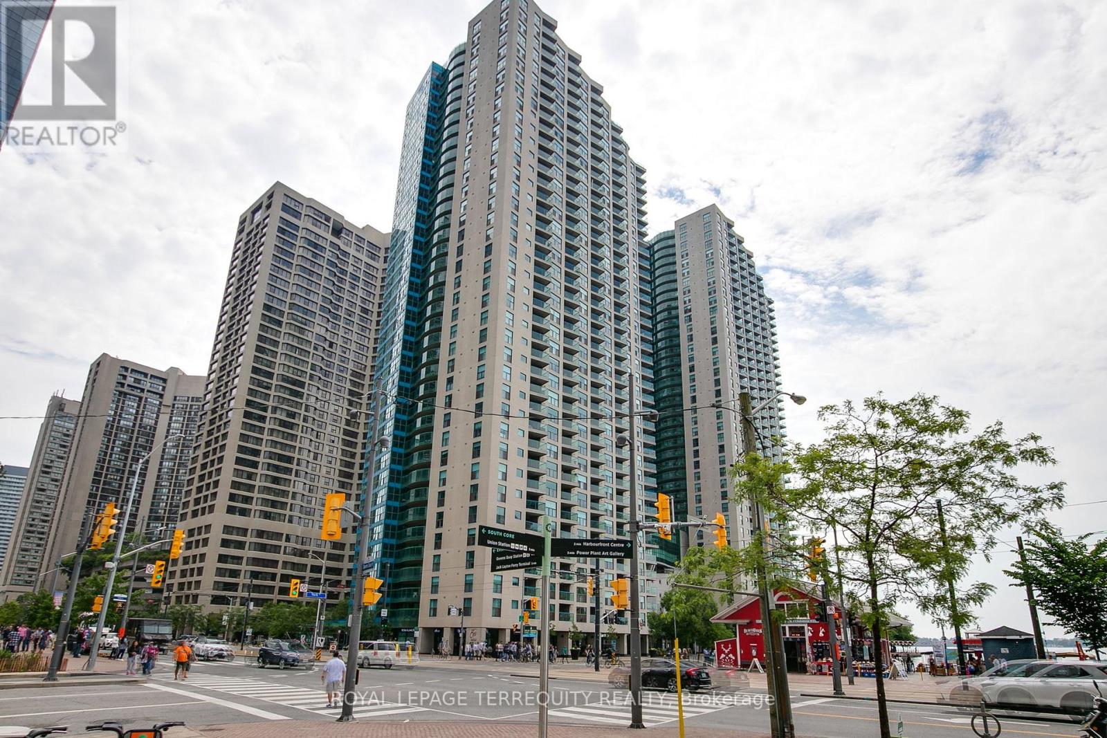 2707 77 Harbour Sq, Toronto, ON M5J 2S2