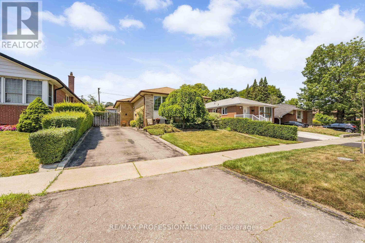6 Joshua Ave, Toronto, ON M9W 4T6
