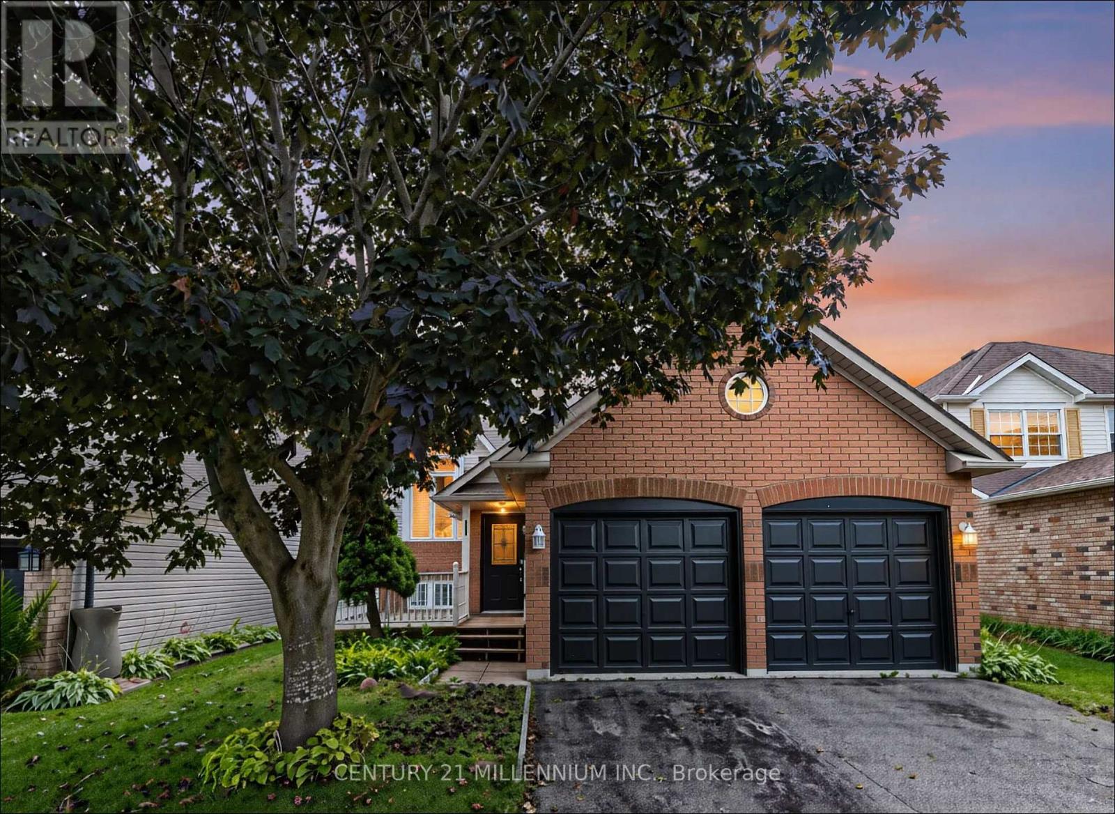 425 Elmwood Ct, Oshawa, ON L1G 7X8
