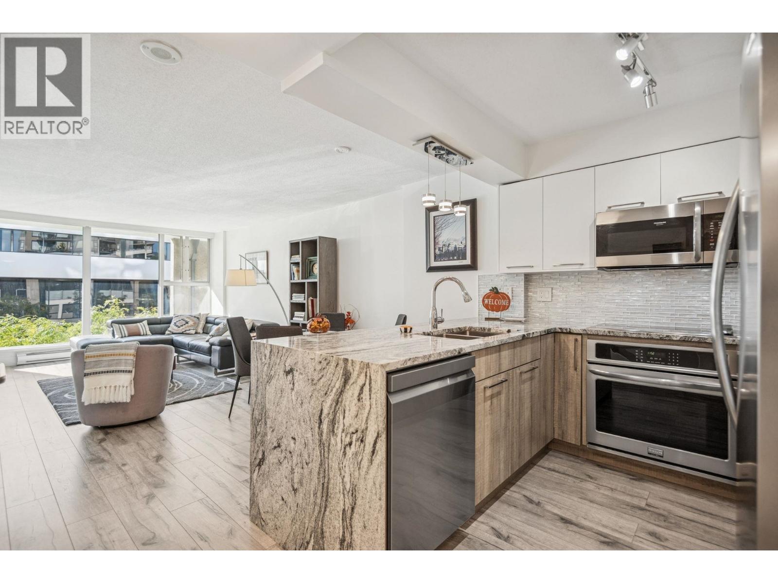 1633 W 8th Avenue Unit 205, Vancouver, BC V6J 5H7