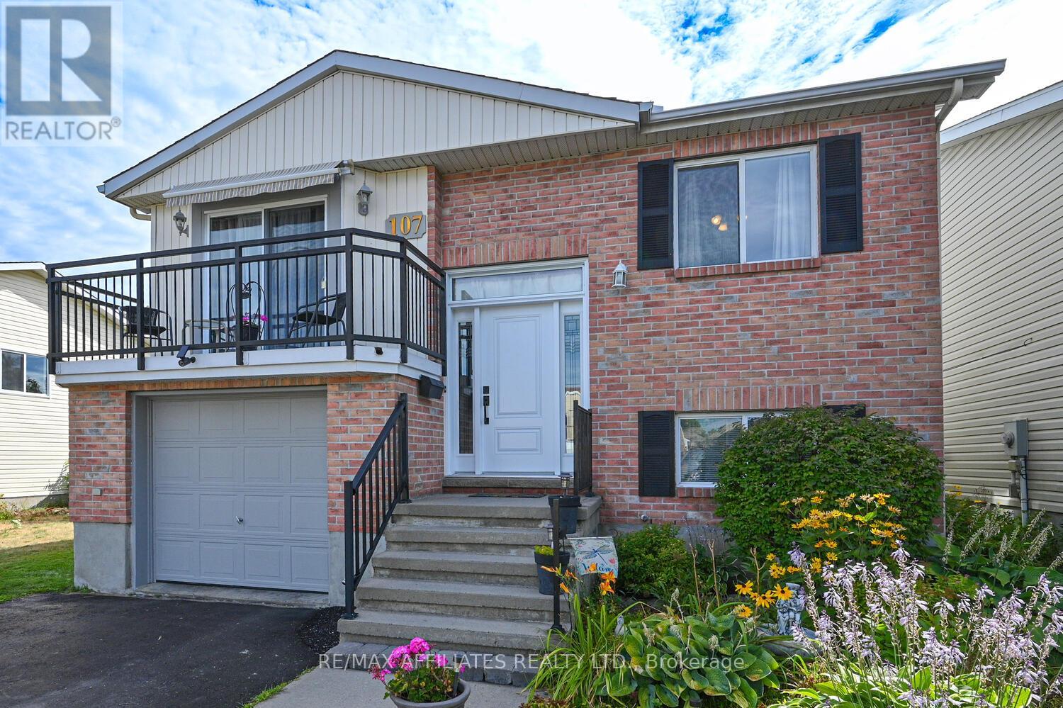 107 Merrick St, Smiths Falls, ON K7A 4R7