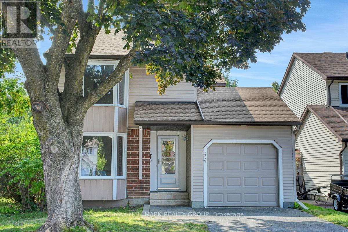 44 Turret Ct, Ottawa, ON K2L 2L1