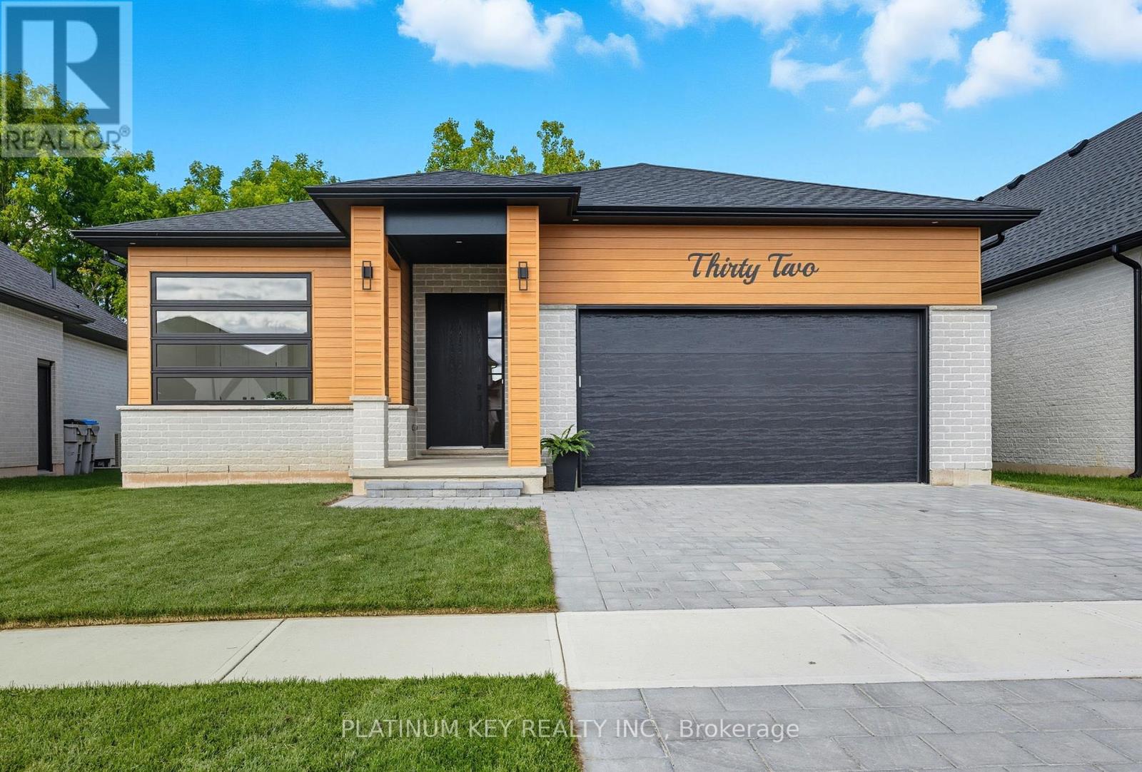 32 Briscoe Cres, Strathroy-caradoc Ne, ON N7G 4E2