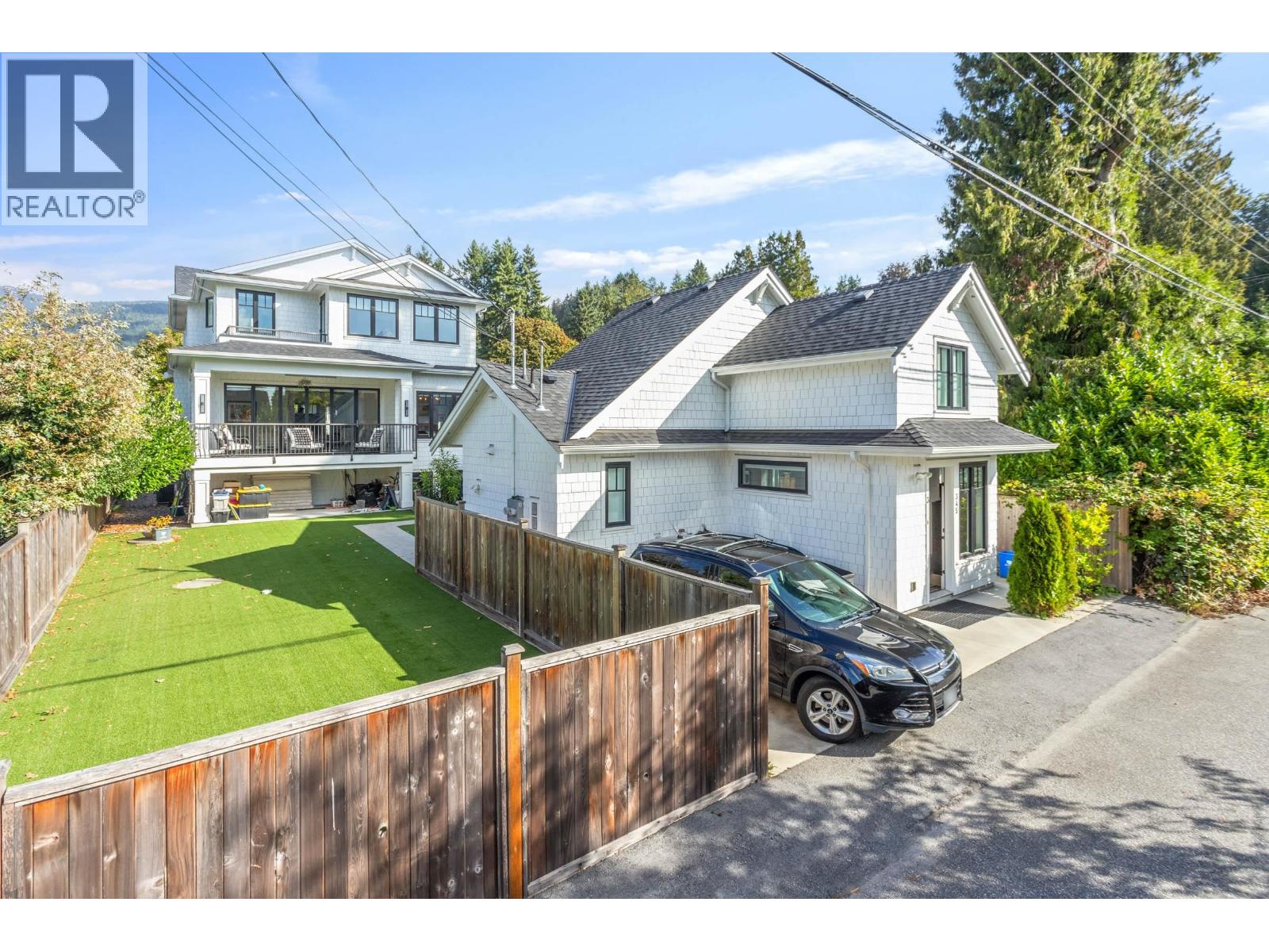 345 E 20th St, North Vancouver, BC V7L 3A8