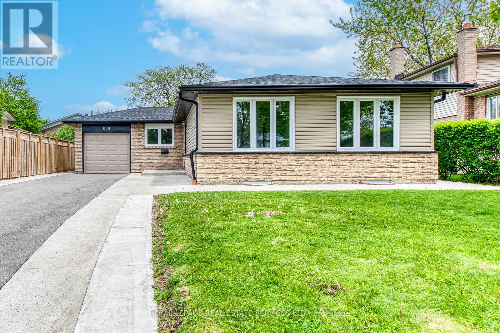690 Mississauga Valley Blvd, Mississauga, ON L5A 1Z4