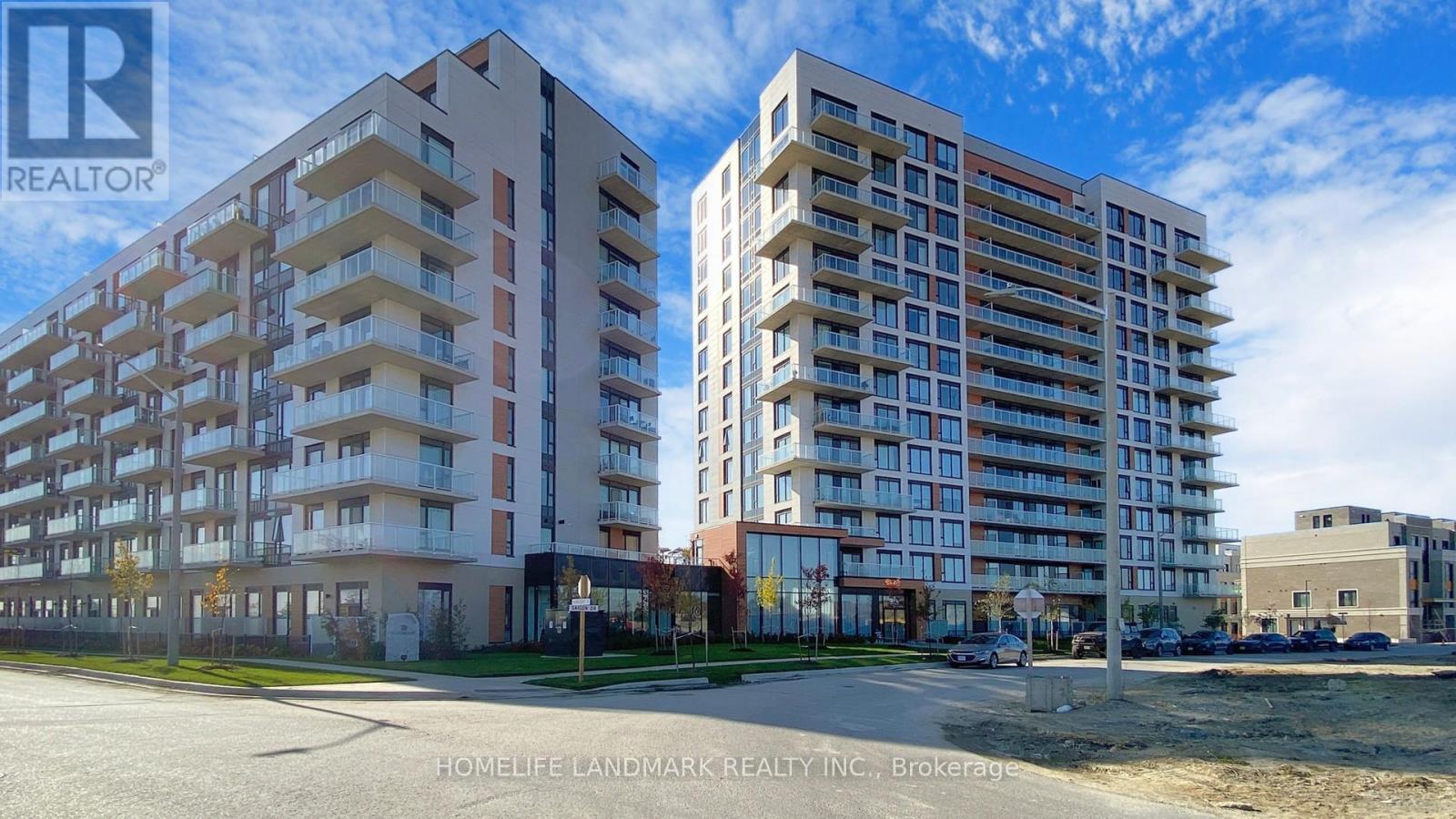 812 6 David Eyer Rd, Richmond Hill, ON L4S 0N5