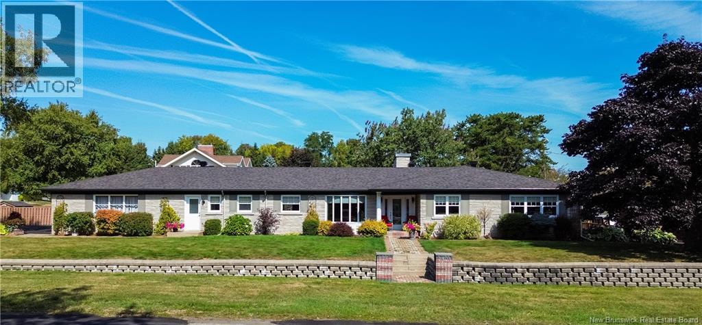 249 Vautour St, Dalhousie, NB E8C 2R3