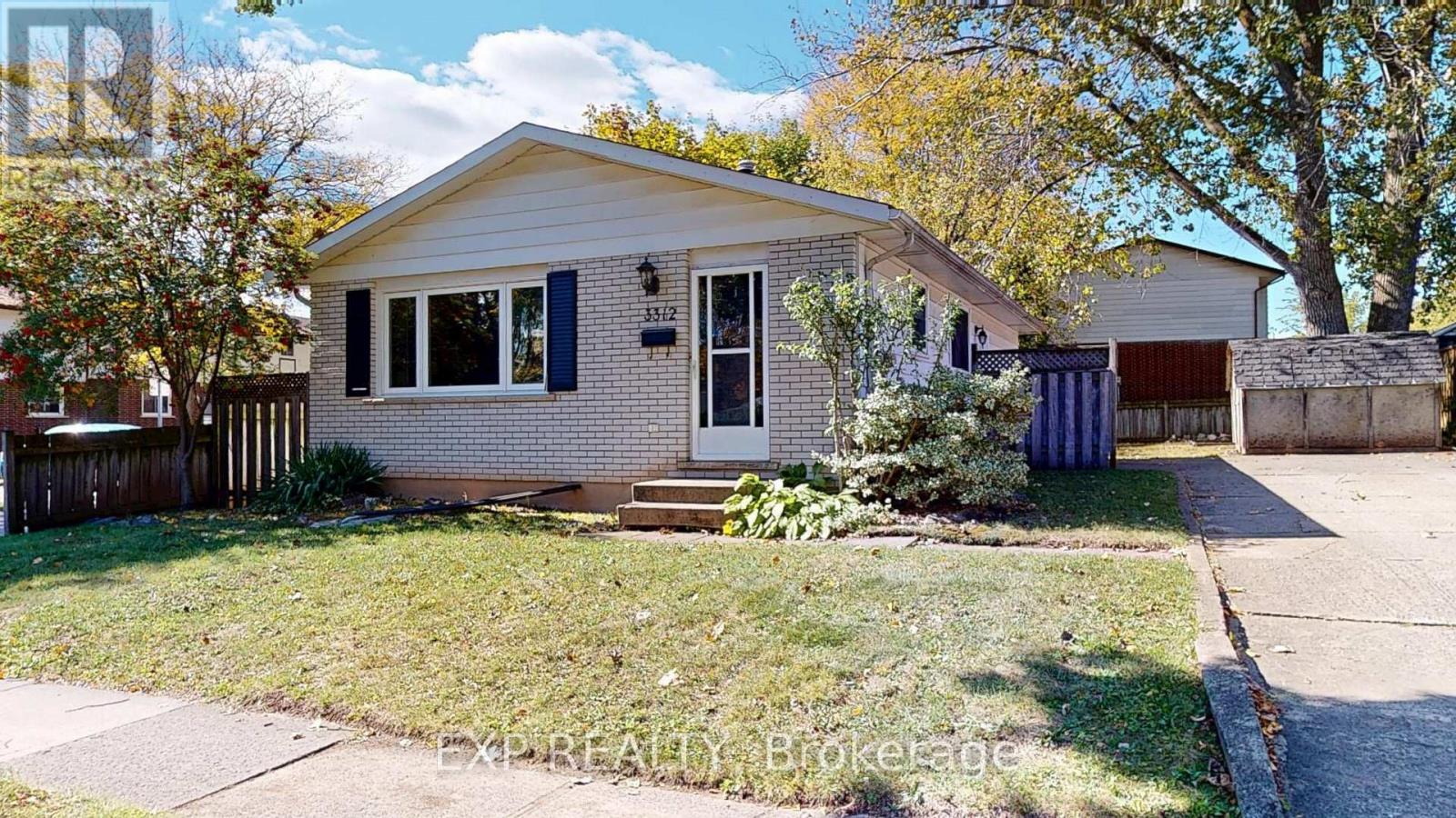 3312 Addison Ave, Niagara Falls Church's Lane, ON L2J 3L1