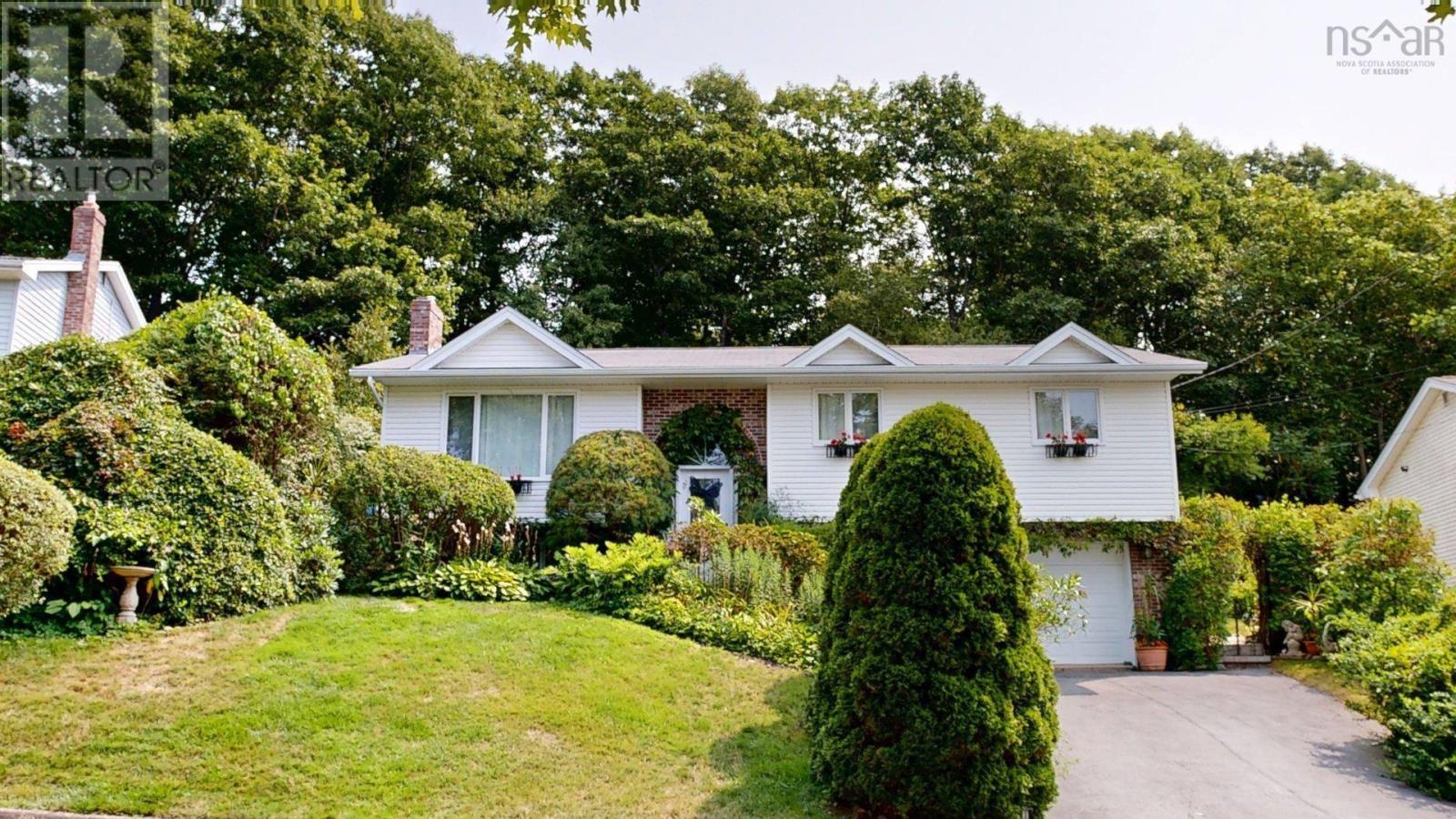 71 Riverview Cres, Bedford, NS B4A 2X5