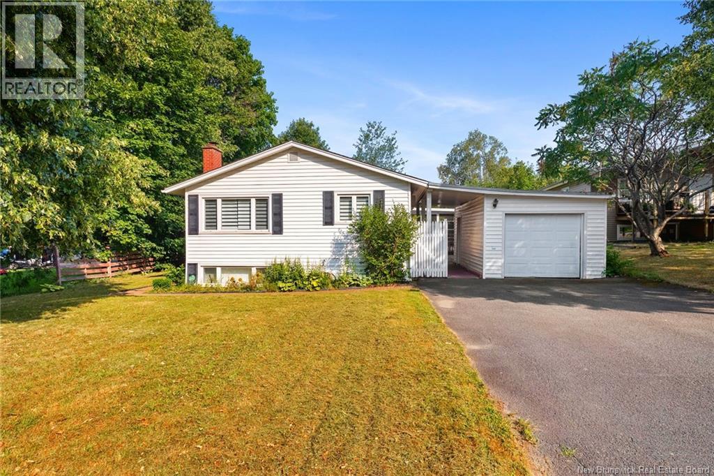 20 Richards Ct, Fredericton, NB E3B 5K6