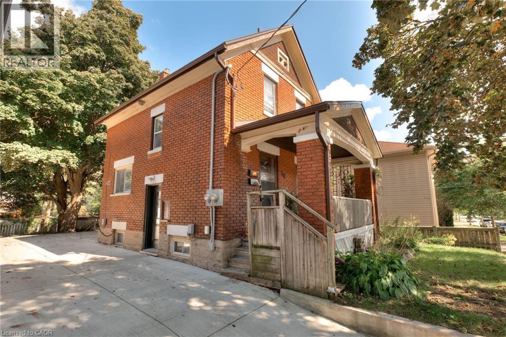 50 Walnut St, Kitchener, ON N2G 1P6