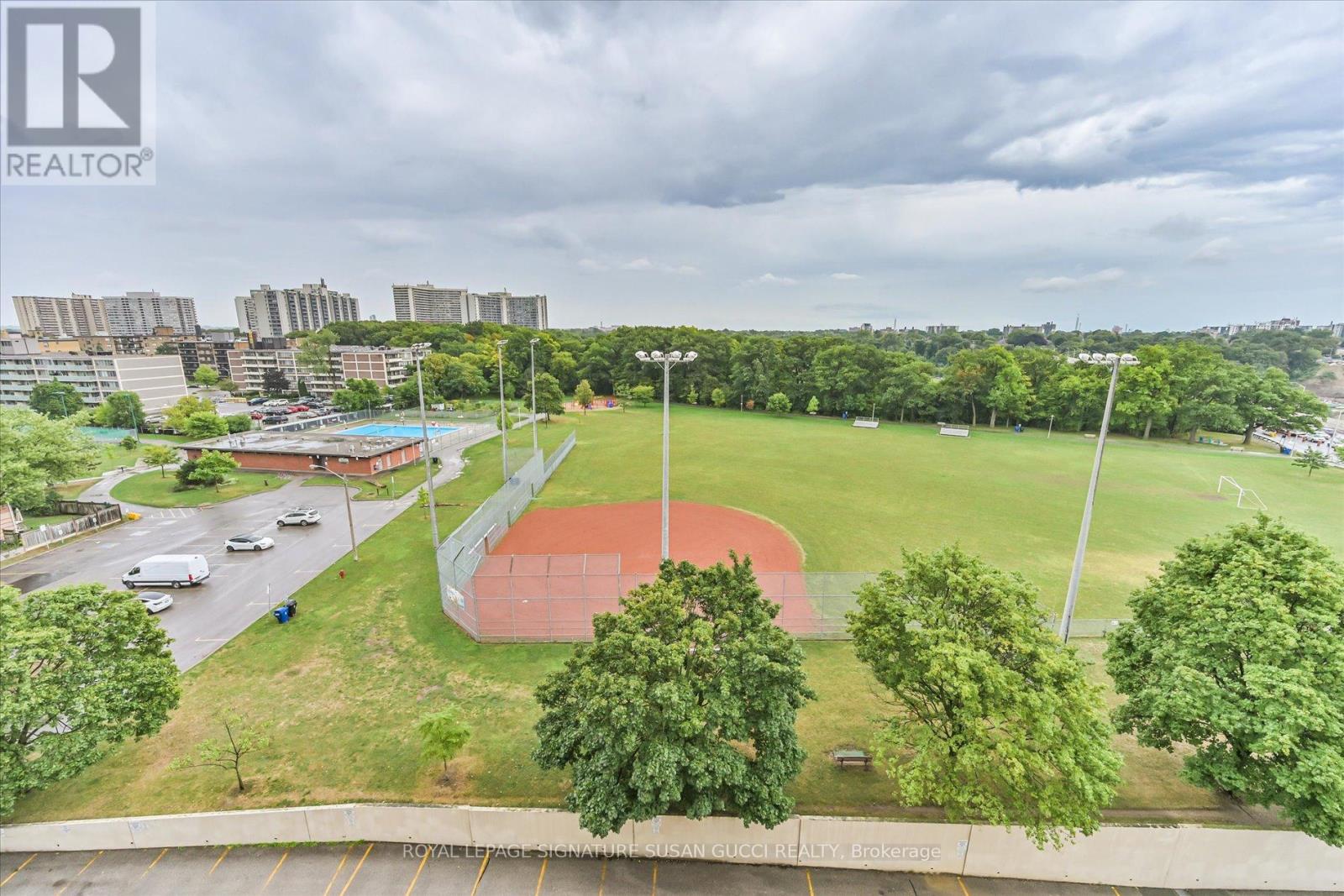 616 1 Leaside Park Dr, Toronto, ON M4H 1R1