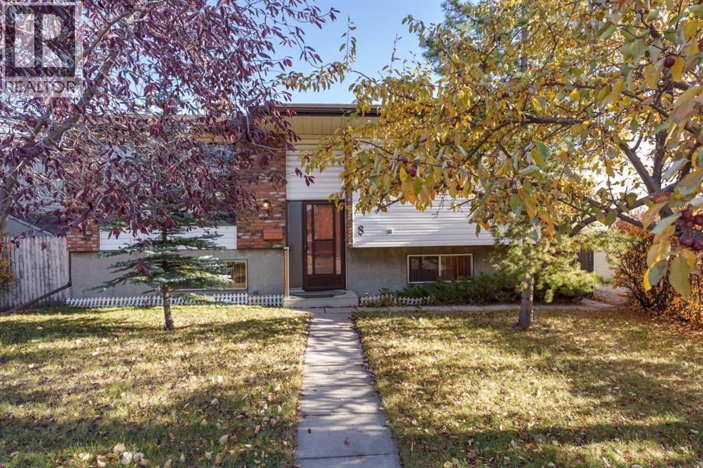 8 Ranchlands Cres NW, Calgary, AB T3G 1N4