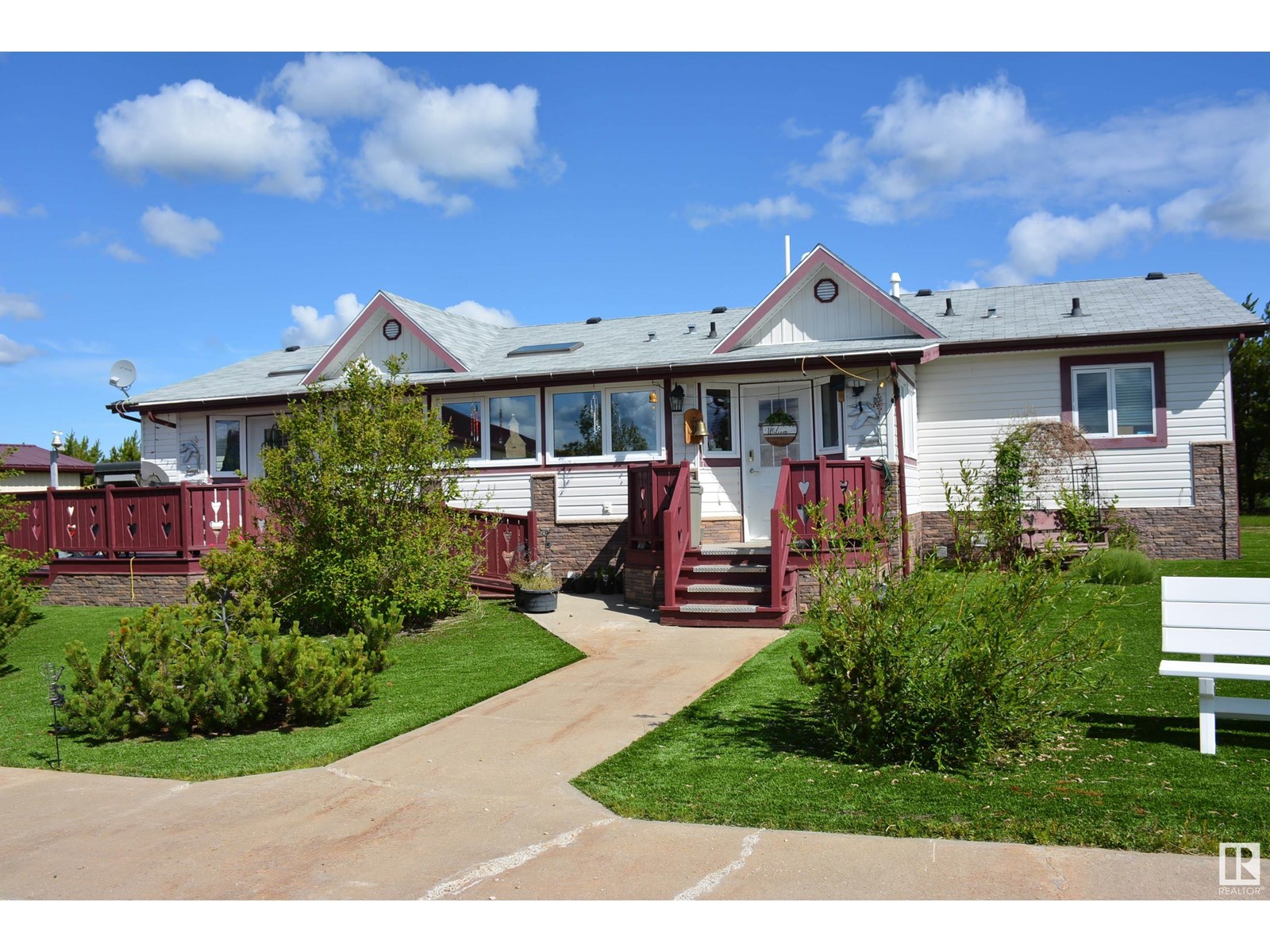 5044 5052 North Ave, Swan Hills, AB T0G 2C0