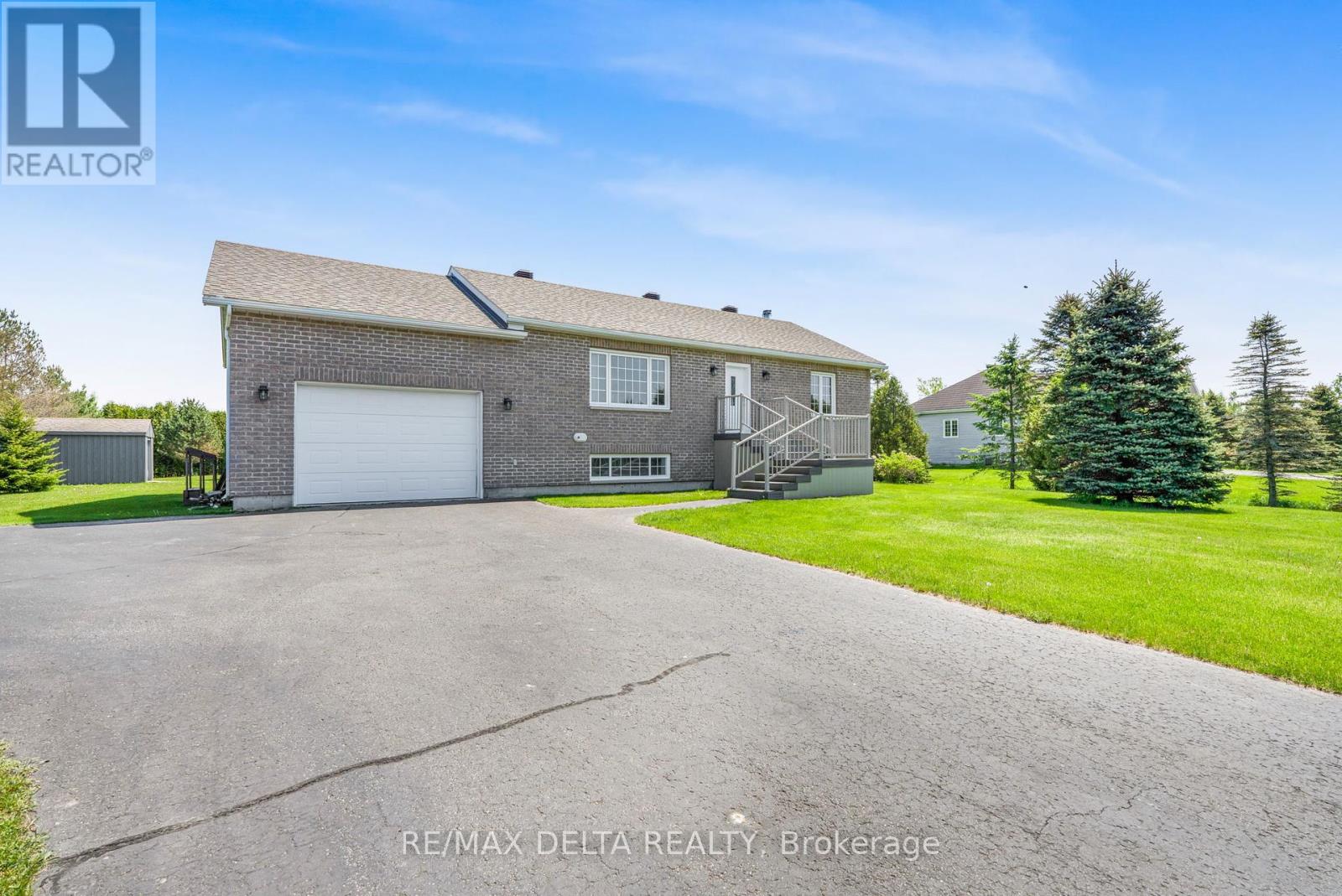 1987 Paul Dr, Clarence-Rockland, ON K0A 1E0