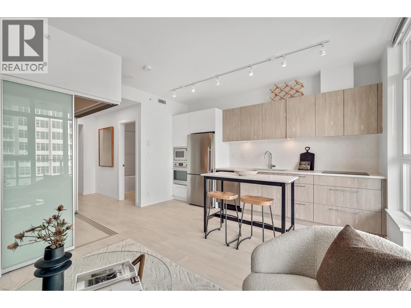 691 N Road Unit 606, Coquitlam, BC V3J 0H9