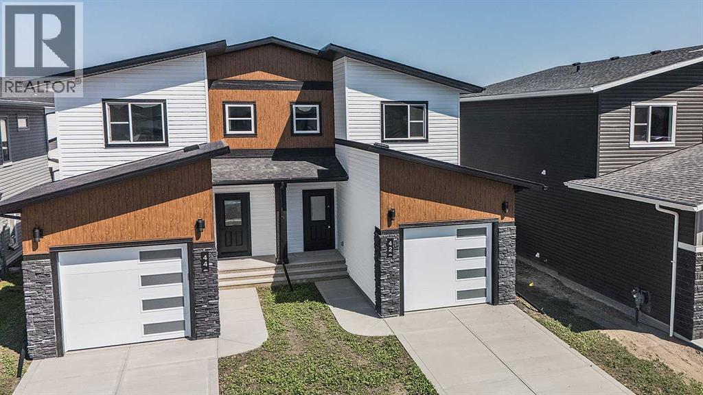 44 Earl Close, Red Deer, AB T4S 3G6