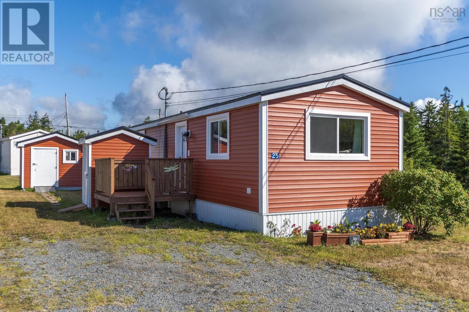 25 Owen Ave, Mount Uniacke, NS B0N 1Z0